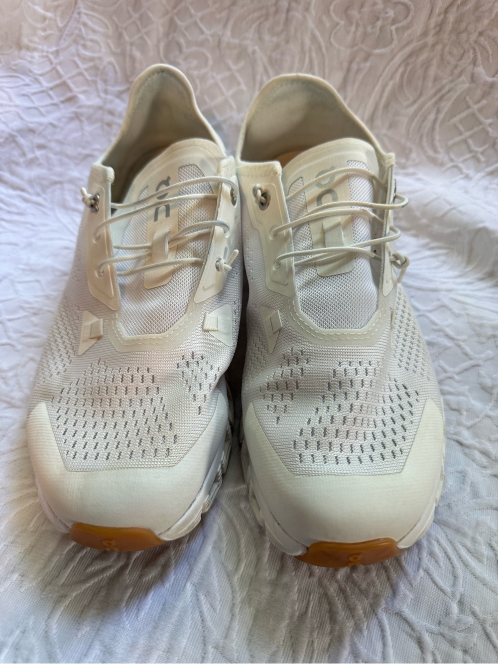 On Running Cloud 5 White Running Shoes Women’s US 9 EU 40.5 Athletic Sneakers